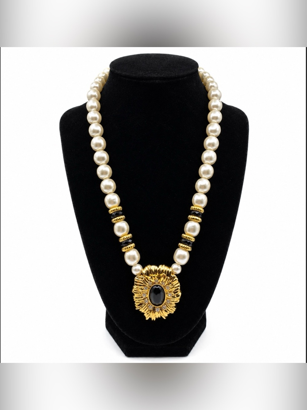 KENNETH JAY LANE FAUX PEARL AND JET NECKLACE Vintage (Susan Caplan Rediscovered)
